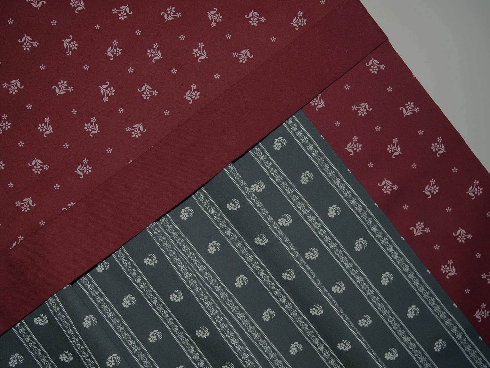 Kleid dunkelrot-grau