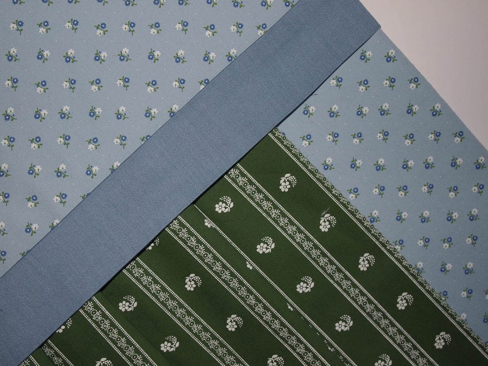 Kleid hellblau-moosgrün